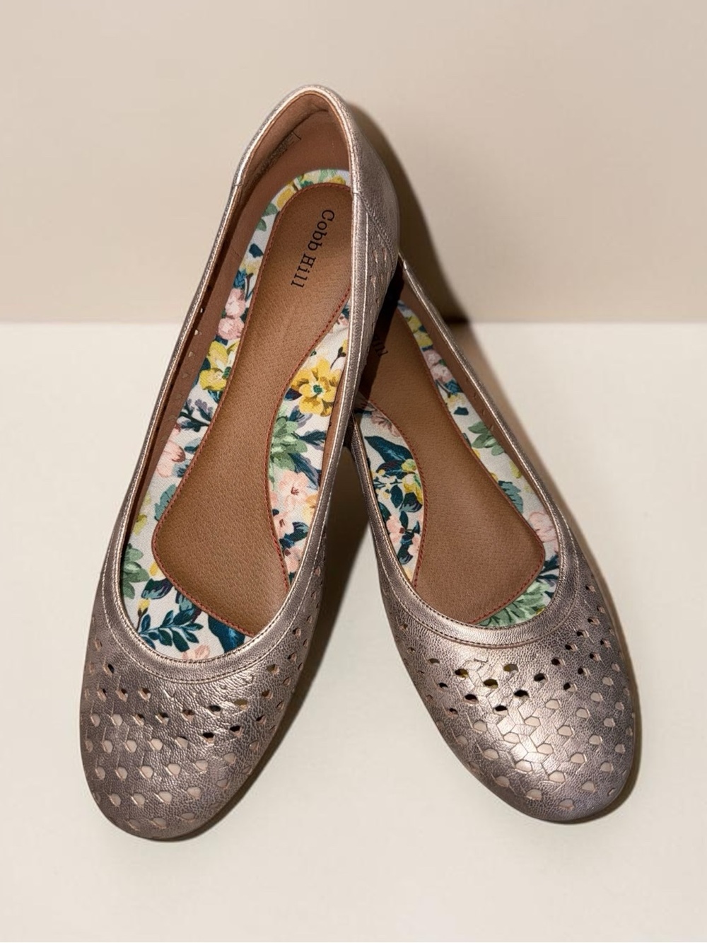 Cobb Hill Metallic Perforated Ballet Flats, Women’s Slip-On Shoes US Size 11 EUC